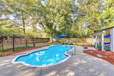 Image de Cottage with private pool.