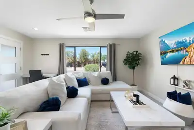 Image de OldTown Scottsdale Sleeps 14 HotTub+Grill+MiniGolf+CornHole