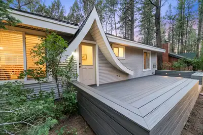 Image de Centrally located cabin. New decks and outdoor games!