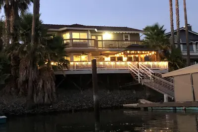 Image de Stunning Spacious Discovery Bay Waterfront Home Awaits