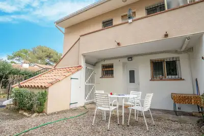 Joli appartement pour 4 personnes avec Wifi, Tv, patio et parking