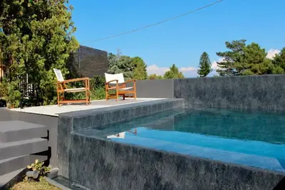 Image de Belle maison de vacances privée pour 4 personnes avec piscine privée, Wifi, véranda et parking