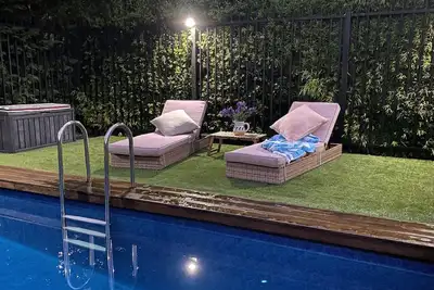 Image de 3 bedroom house with gas heated pool and great outdoor entertaining areas.