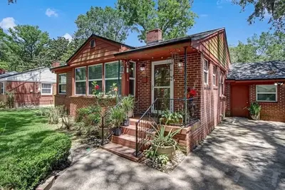 Image de The Water Oak Bungalow quaint and cozy Murray Hill Riverside Home close downtown
