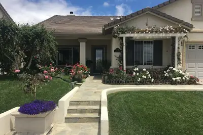 Image de Single story house with private pool, jacuzzi and outdoor fireplace.