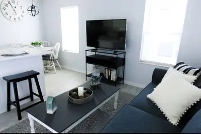 Image de Enchanted Cottage with Pool and Mini-Golf Near Disney