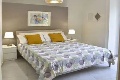 Image de Deluxe apartment with balconies and Benedectine Monastery view ( square view)