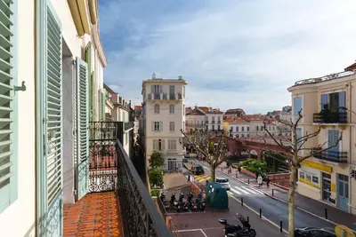 Image de A lovely split level townhouse in the heart of Cannes next to Marche Forville and Palais - 1749