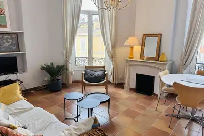 Image de Lovely light 2 bedroomed apartment in the heart of Cannes Carre d\\'Or area close to the Palais - 1893