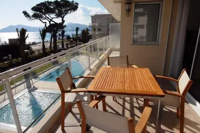 Image de Modern Seafront 2-Bed Apt w Pool Cannes - 464