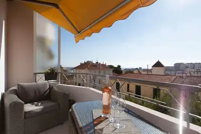 Image de Stunning views from this lovely one bedroom apartment in Cannes only a short walk from the Palais - 479