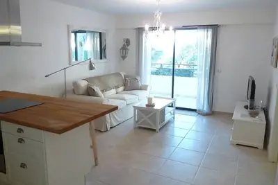 Image de Elegant 2 Bed apartment with modern design and terrace close to beaches and Cannes center - 546