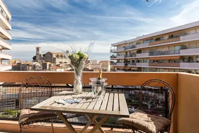 Image de Modern 3 bedroom, 3 bathroom apartment for rent near Cannes Old Town walking distance to Palais - 2000
