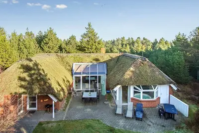 Image de Gepflegtes Ferienhaus mit Pool für 10 Personen