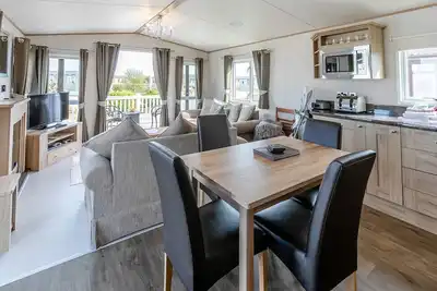 Image de New in 2017. Luxurious 14ft-wide holiday home.