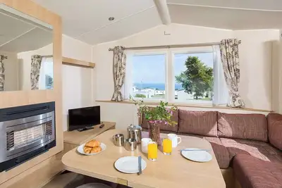 Image de Comfortable family caravan with one double and one twin.