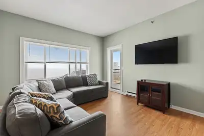 Image de Condo Room 606 Lovely beach and pier view from this cozy 1 bedroom!