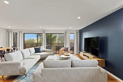 Image de Luxury Getaway in a Statement Home, Steps to Beach