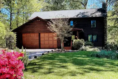 Image de Charming Lakefront Log Cabin on Lkn Quiet Cove