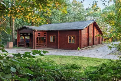 Image de Spacious and comfortable lodge with contemporary styling.