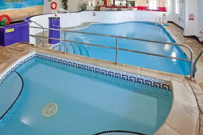 Silver Bungalow 2 (Sleeps 6)