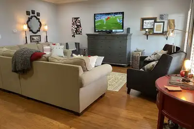 Image de Soho condo on The Strip, 2 1/2 blocks from Bryant-Denny Stadium