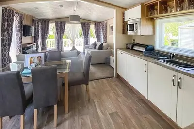 Image de A lovely and modern holiday home to sleep five with one master double bedroom with en suite W.