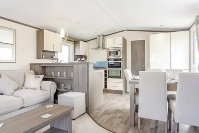 Image de New in 2017. Luxurious 14ft-wide holiday home.