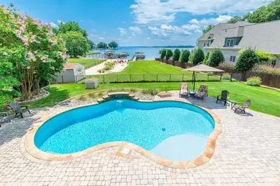 Image de Pet Friendly Lake Home! Pool, Hot Tub & Sandy Beach! August Dates On Sale Now!