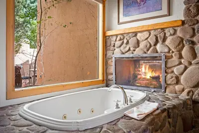 Image de Unique romantic villa in the heart of The Village of Oak Creek next to Bell Rock