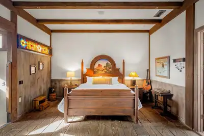 Image de Unique romantic villa in the heart of The Village of Oak Creek next to Bell Rock