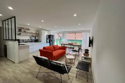 Image de Superbe appartement Ă 10 minutes Ă pieds de la plage et de la place des Lices