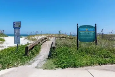 Image de Walk to the Beach! Cheery, 4 Br Home!
