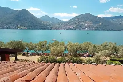 Image de Open space lakefront apartment with pool in Monte Isola