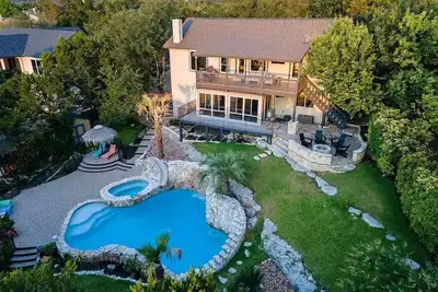 Image de New - Modern Lake House~Private Pool/Spa~Lake Views