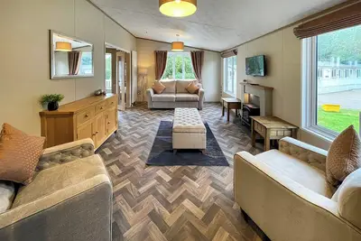 Image de This exclusive holiday home boasts a stylish and contemporary design.