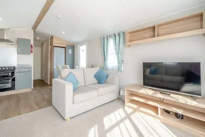 Image de Very comfortable and spacious caravan with one double and one twin.