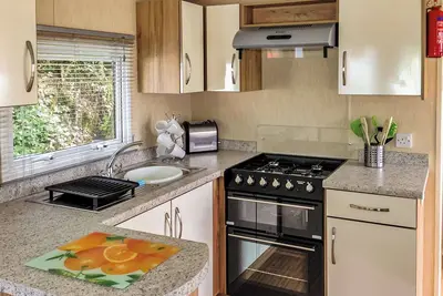 Image de An attractive modern caravan, the Chestnut is fully equipped and of a high standard.
