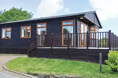 Image de Spacious lodge with one master double and two twin.
