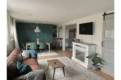 Image de Large, walkable, two bedroom, ground floor apartment