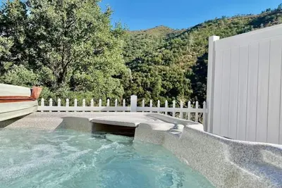 Image de Eagle Nest/River Views/Hot Tub/Games/Sleeps 6