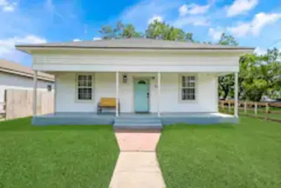 Image de Family-friendly 1918 Freeport Cottage only 10 minutes from Surfside Beach