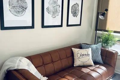 Image de Iron Stag - Luxury Loft - 30 Sec Walk to Bus