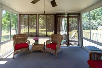 Image de Comfy, Cozy 3-Bedroom Home with Sunroom and Patio