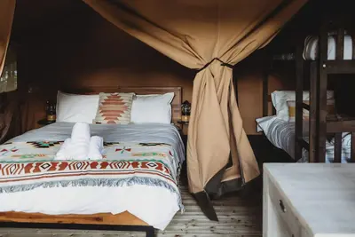 Image de Safari Tent Site 9 | 1 Queen Bed & 1 Bunk Bed | Pond View