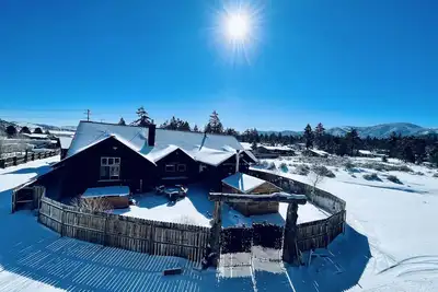 Image de Wine🍷& Nautical ⚓️ 🛌 in🐻Hot Tub🧖‍♀️Cold Tank🥶 Bbq🍔Theatre📽Pool🎱Library📚Games🎯🏀♠️🎤Gym💪