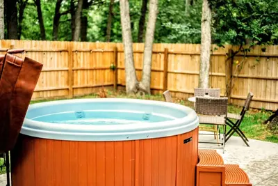 Image de Locally Owned 2br w/ Hot Tub