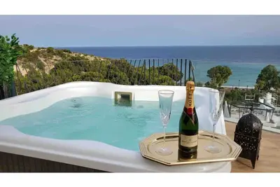 Image de Jacuzzi. Penthouse in first sea line Villajoyosa
