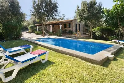 Image de 2-Bedroom Rural Retreat, A/C, Private Pool set in Tranquil Pine Woodlands 10 mins drive to Pollenca