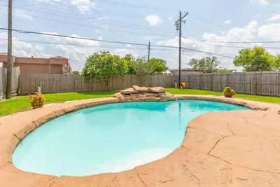 Image de Lavish Living on 37 W\/ Private Pool - Heated Pool Optional